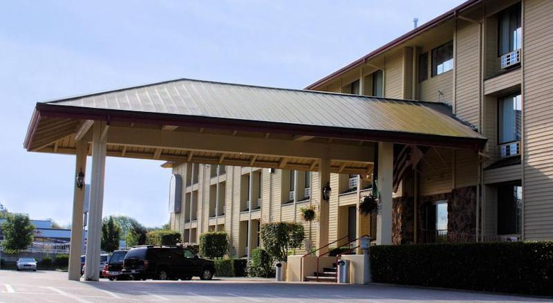 Wingate By Wyndham Hotel 3*