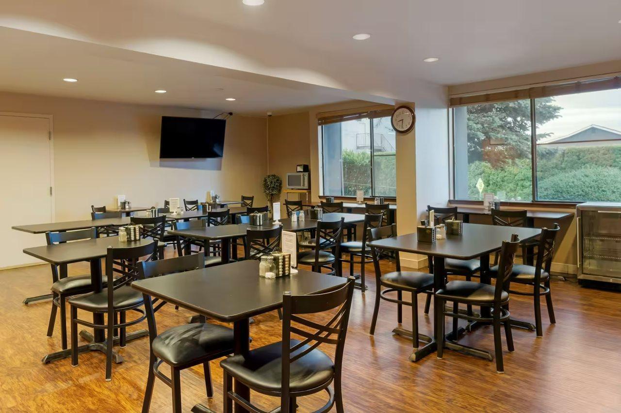 Wingate By Wyndham Hotel 3*